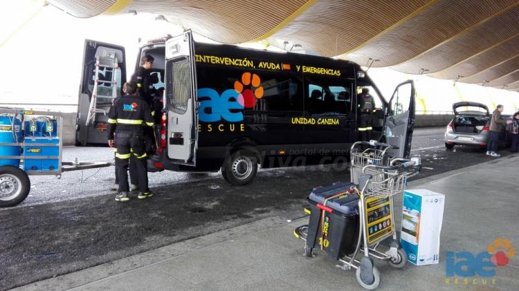 Dos melillenses acompañan a la ONG IAE para ayudar en Ecuador