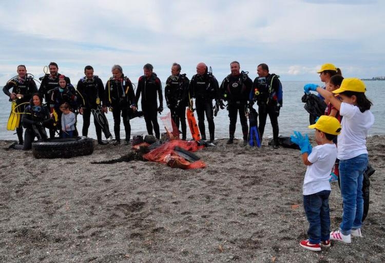 Melilla participa en la iniciativa europea Crean Up Day con una limpieza de fondos marinos