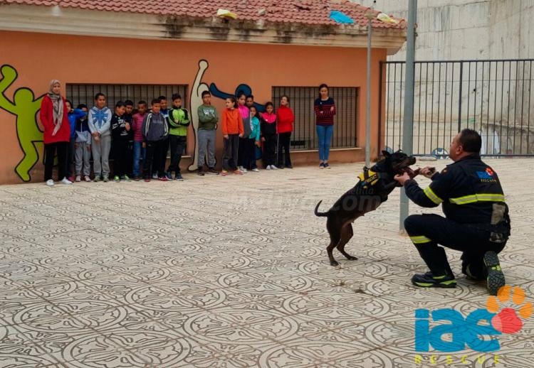 Maiden acompaña a IAE en la visita a la ludoteca Cañada