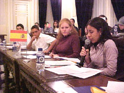 Alumnos de Secundaria simulan un Pleno del Parlamento Europeo debatiendo sobre medioambiente, guerras e inmigración