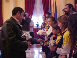 El presidente recibe en el Salón Dorado al equipo de medallistas de tiro olímpico de Melilla