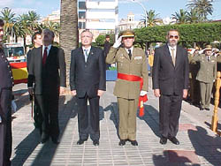 Melilla celebra los veinticinco años de la Constitución con un homenaje a la enseña nacional