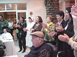 Los ancianos del Centro Asistencial han celebrado la tradicional merienda de Navidad