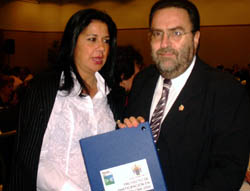 Imbroda anuncia su deseo de que Melilla participe en el encuentro Forum 2004 de Barcelona como un nuevo lazo de unión entre las dos ciudades