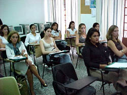 Espinosa presenta un nuevo curso de Formación Administrativa Informatizada dirigido a mujeres melillenses