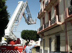 La fuerte tormenta sufrida en Melilla provoca la suspensión de las clases y las comunicaciones con la península