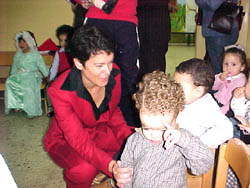 Garbín visita la guardería San Francisco para felicitar la Navidad a los niños