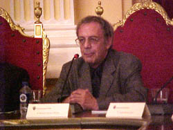Antonio Cabrera con su obra "Con el aire" ha sido el ganador del XXV Premio Internacional de Poesía "Ciudad de Melilla"