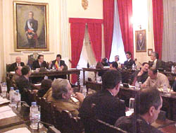 La oposición se niega a plantear sus preguntas en el pleno por considerar que el Gobierno no respeta al Reglamento