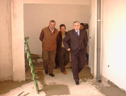 Imbroda visita las obras de la nueva sede de la Asociación de Vecinos de Calvo Sotelo