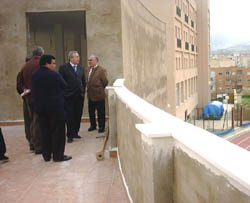 Imbroda visita las obras de la nueva sede de la Asociación de Vecinos de Calvo Sotelo
