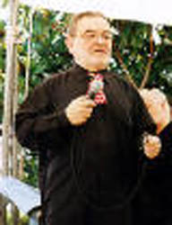 La Ciudad Autónoma felicita al melillense Fernando Arrabal tras recibir el Premio Nacional de Literatura Dramática 2003