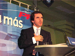 Aznar pide el voto a los melillenses para alcanzar "la gran mayoría"