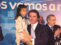 Aznar pide el voto a los melillenses para alcanzar "la gran mayoría"