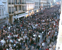 Melilla se une al dolor de Madrid con una manifestación sin precedentes