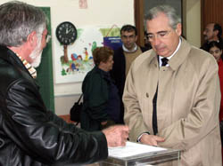 Los principales candidatos ejercieron su derecho al voto a lo largo de la mañana