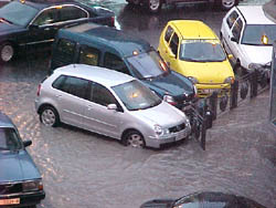 Las lluvias provocan de nuevo inundaciones en las calles del centro