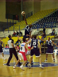 Melilla Baloncesto evoluciona en su juego y vence por vez tercera consecutiva en la liga en esta ocasión a domicilio al Valls (76-83)