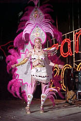 Explosión de humor y fantasía en el Carnaval de Melilla 2006