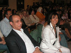 Exhibición de clase y elegancia de empresas melillenses y bachilleres con un viaje de fondo