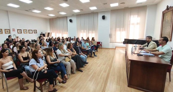Imagen de la noticia: Educación incorpora 100 técnicos a los centros escolares al inicio de curso