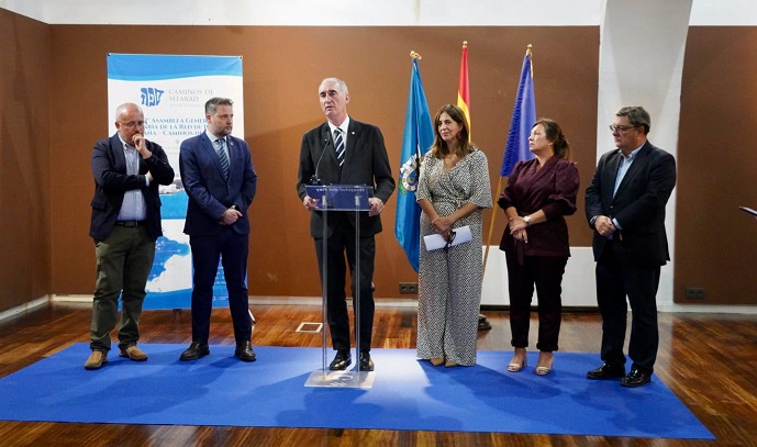 Imagen de la noticia: El presidente de la Red de Juderías destaca a Melilla como "patrimonio vivo"