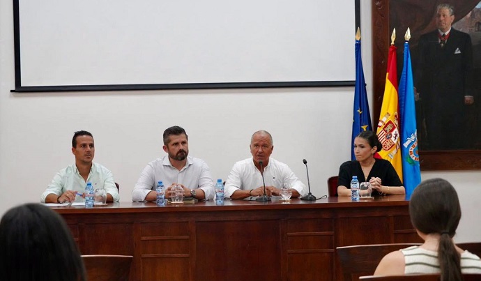 Imagen de la noticia: Melilla ha invertido 6,3 millones en educación pese a no ser su competencia