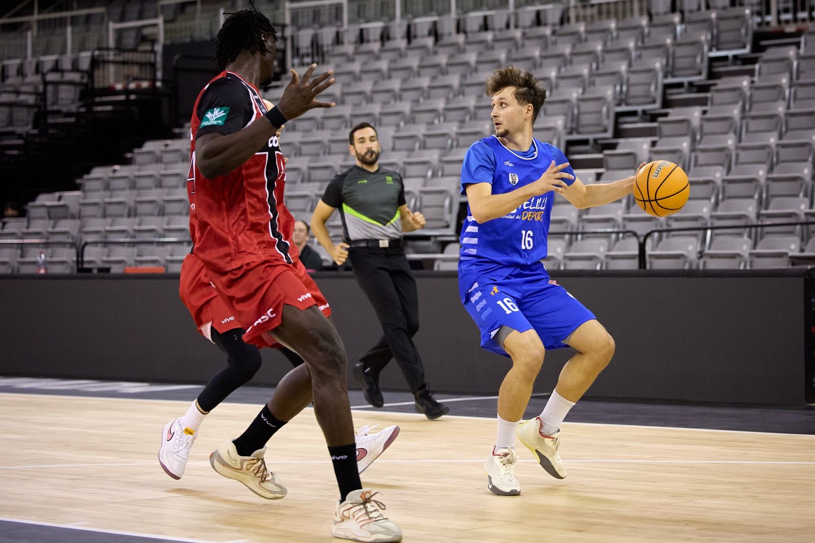 Imagen de la noticia: El Melilla Ciudad del Deporte cae 95-68 ante el Coviran Granada en pretemporada