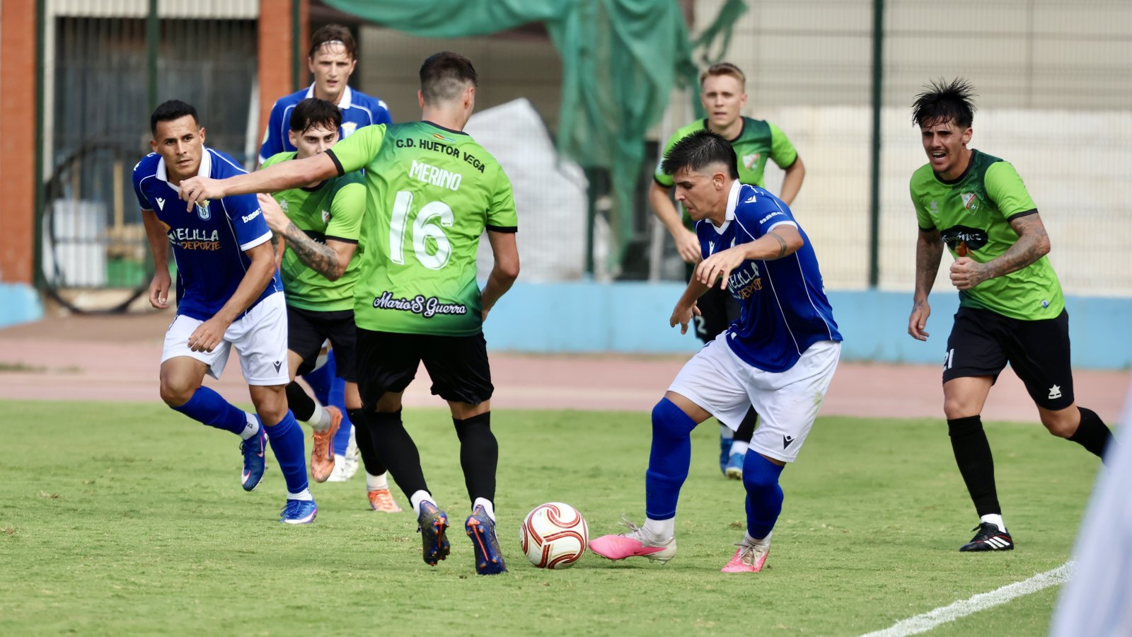 Imagen de la noticia: La UD Melilla golea 3-0 al Huétor Vega en su estreno liguero en casa