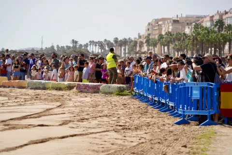 Imagen de la noticia: Melilla celebra sus 529 años de españolidad con una exhibición militar en Los Cárabos