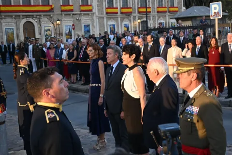 Imagen de la noticia: Elma Saiz asiste a los actos del Día de Melilla y ofrenda floral a Estopiñán
