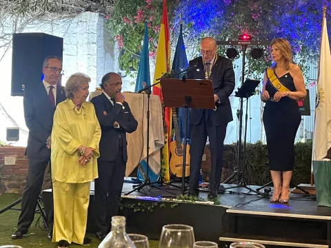 Imagen de la noticia: Amelia Fernández toma el relevo de José Vallés en la presidencia de Rotary Melilla