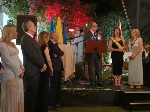 Imagen de la noticia: Amelia Fernández toma el relevo de José Vallés en la presidencia de Rotary Melilla