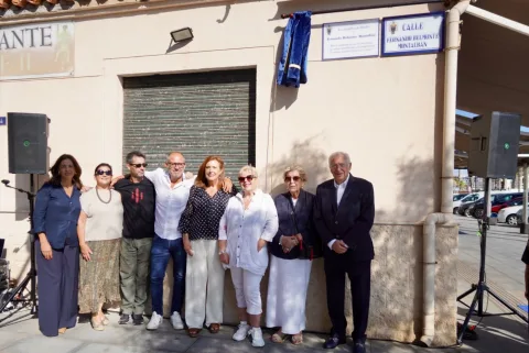 Imagen de la noticia: Melilla descubre una placa en homenaje al periodista Fernando Belmonte