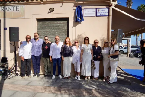 Imagen de la noticia: Melilla descubre una placa en homenaje al periodista Fernando Belmonte