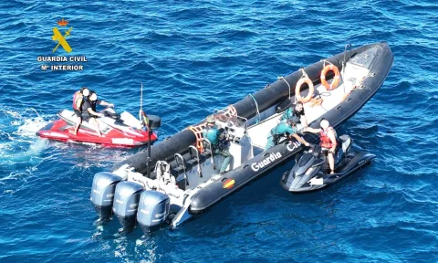 Imagen de la noticia: La Guardia Civil rescata a seis personas en tres actuaciones en el mar