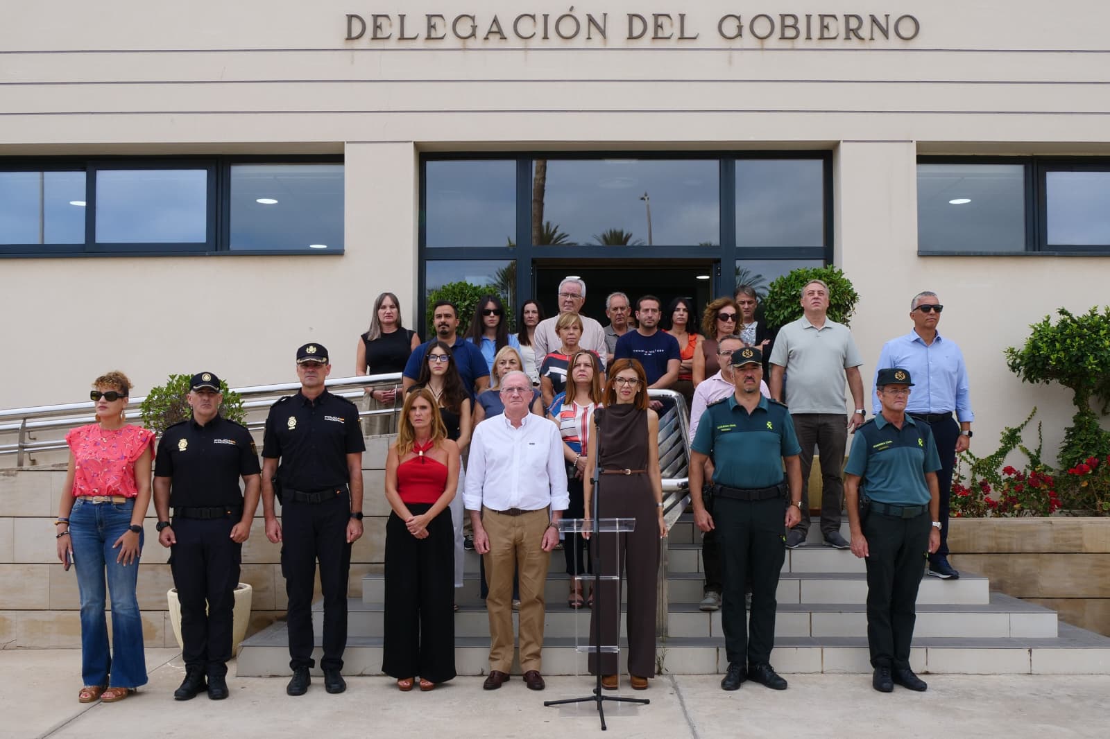 Imagen de la noticia: La Delegación del Gobierno en Melilla guarda un minuto de silencio por el asesinato de Cristina en Leganés