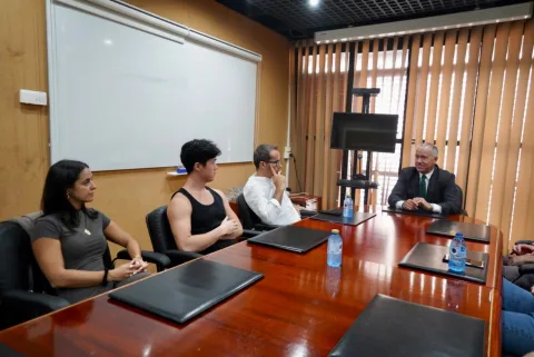 Imagen de la noticia: Marín recibe a creadores de contenido y les muestra las ventajas fiscales de Melilla