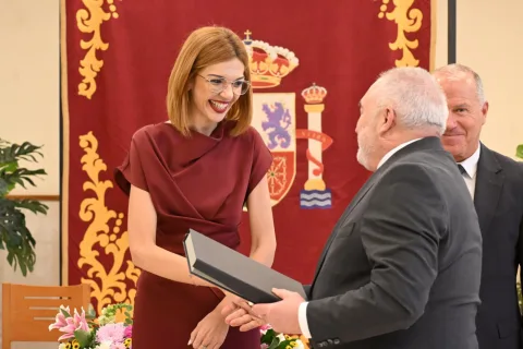 Imagen de la noticia: La Delegada del Gobierno reconoce al personal del Centro Penitenciario de Melilla por el Día de la Merced