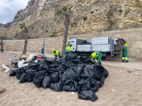 Imagen de la noticia: La XII Gran Limpieza de fondos marinos retira 1.200 kilos de residuos en Horcas Coloradas