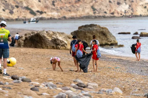 Imagen de la noticia: La XII Gran Limpieza de fondos marinos retira 1.200 kilos de residuos en Horcas Coloradas