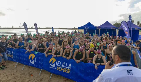 Imagen de la noticia: Ángela Martínez y Carlos Garach ganan la Copa de España de aguas abiertas en Melilla