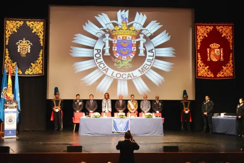 Imagen de la noticia: La Policía Local de Melilla condecora a doce agentes por su trayectoria en el día de su patrón