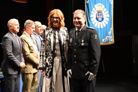 Imagen de la noticia: La Policía Local de Melilla condecora a doce agentes por su trayectoria en el día de su patrón