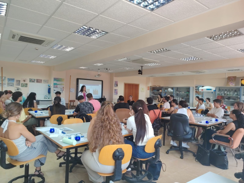 Imagen de la noticia: El Centro Mediterráneo forma a 40 personas en análisis sensorial de aceite, pan y miel