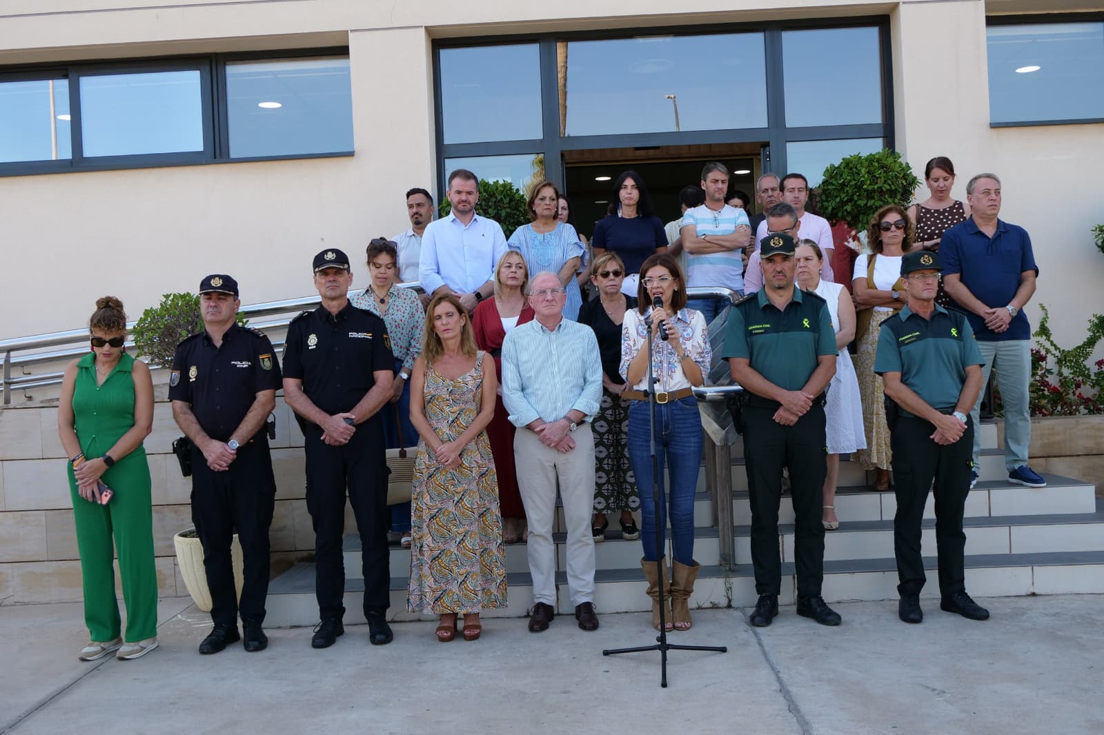 Imagen de la noticia: Melilla guarda un minuto de silencio por los asesinatos de Vanesa, Meriane e Ieva