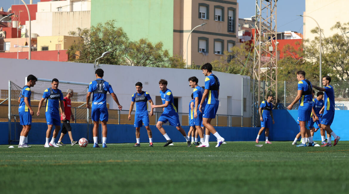 Imagen de la noticia: La UD Melilla prepara en La Espiguera su visita al CD Alhaurino