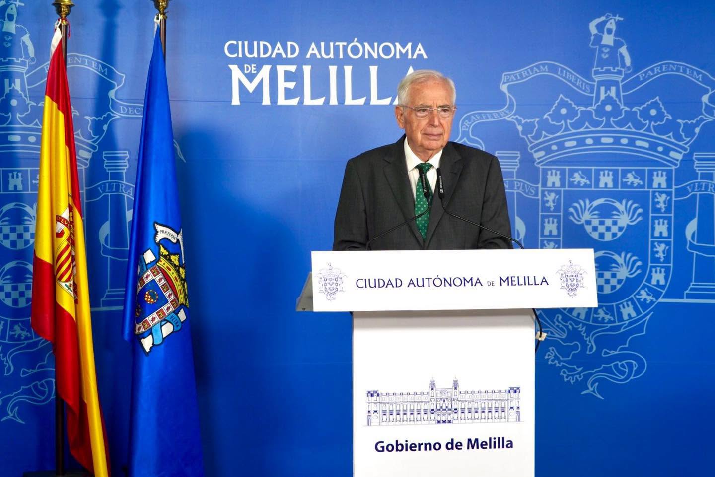 Imagen de la noticia: Imbroda califica de «gran noticia» la visita de los Reyes el 14 de octubre