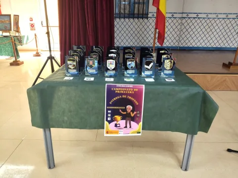 Imagen de la noticia: El Centro de Mayores del Imserso en Melilla entregó los trofeos de sus campeonatos