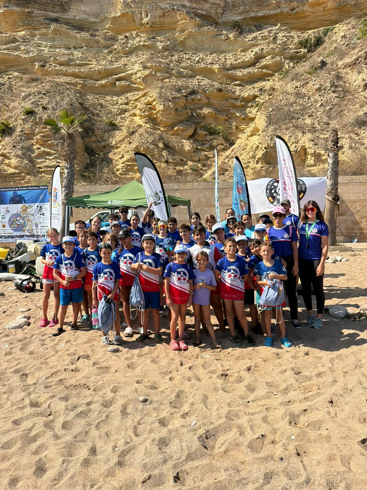 Imagen de la noticia: El RCMM participa en la limpieza de fondos y playas de Horcas Coloradas